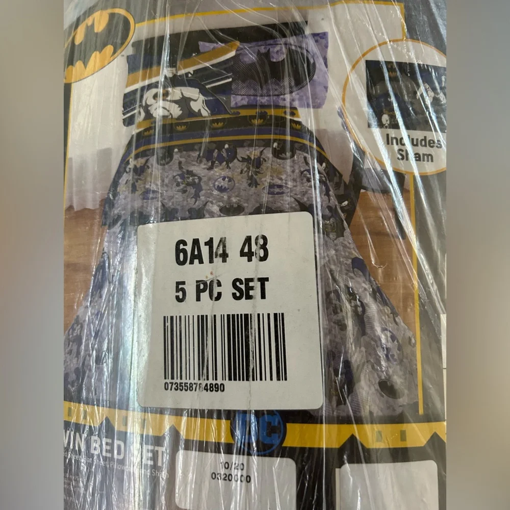 Batman 5 Piece Twin Comforter Set New Includes Sham
